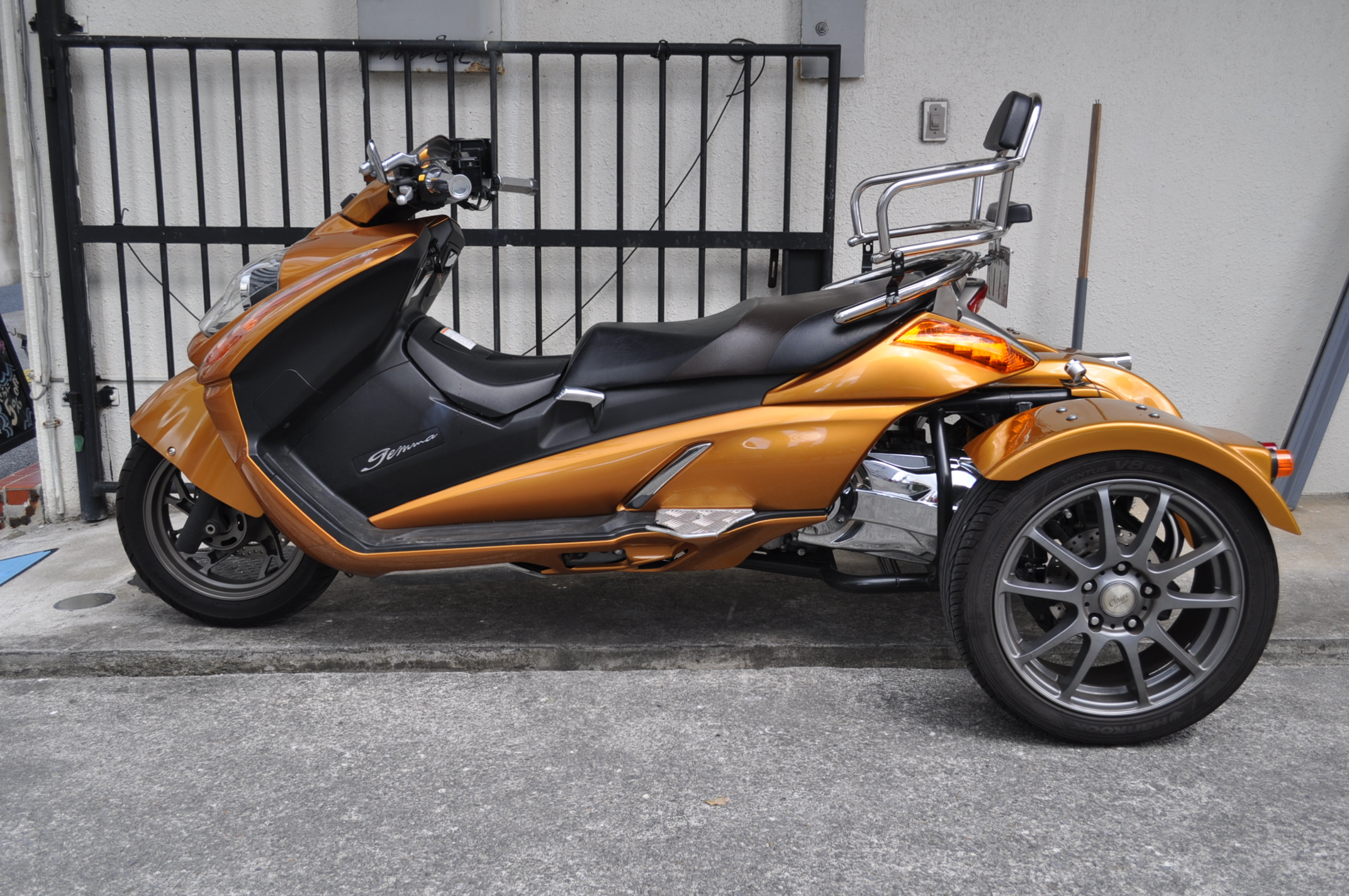 レンタカーより沖縄観光ならレンタルトライクでジェンマ250トライクを！